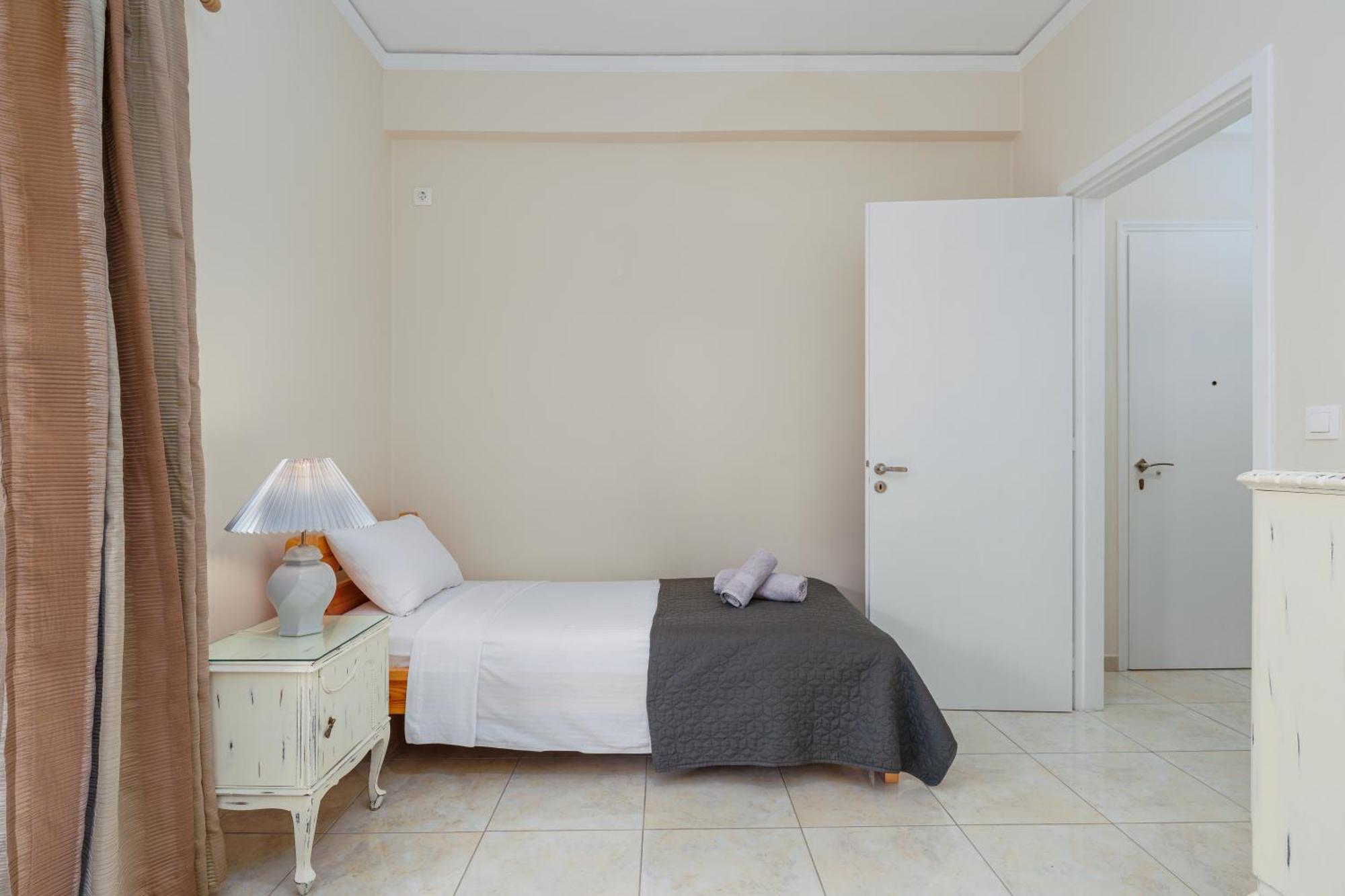 Nostos Apartment, With A Spacious Backyard Artemida  Exterior photo